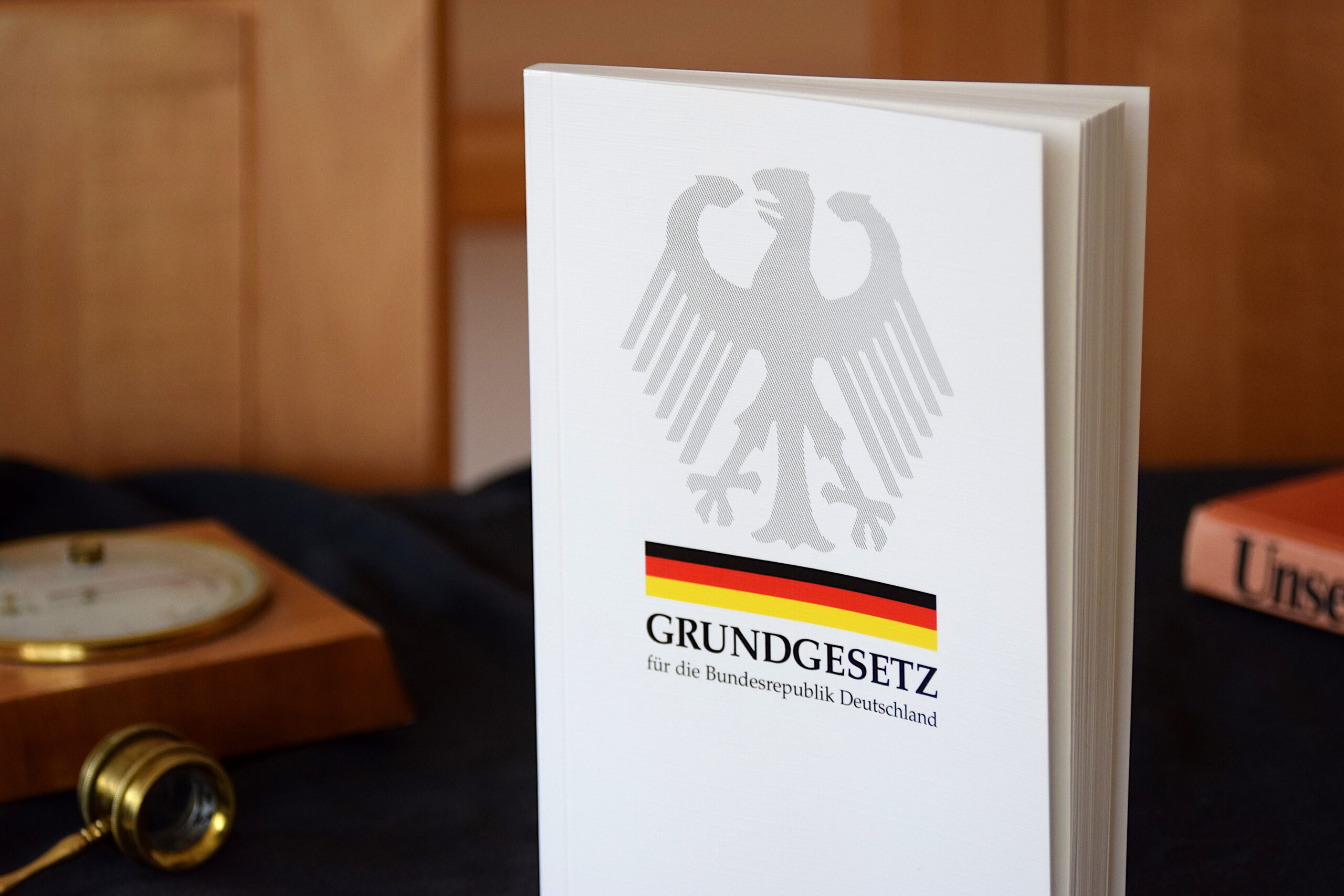 Warum Das Grundgesetz Die Deutsche Verfassung Ist - In Zwei Sätzen ...